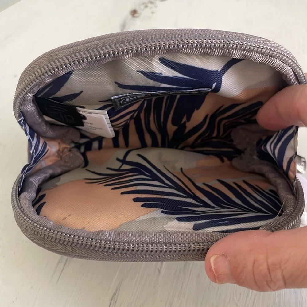 NEW Lug Stash RFID Pouch - gray - Picture 6 of 7